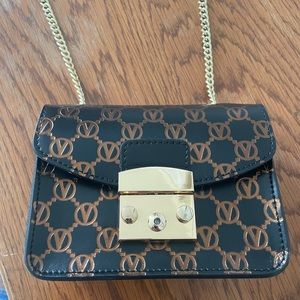 Valentino purse never worn perfect condition